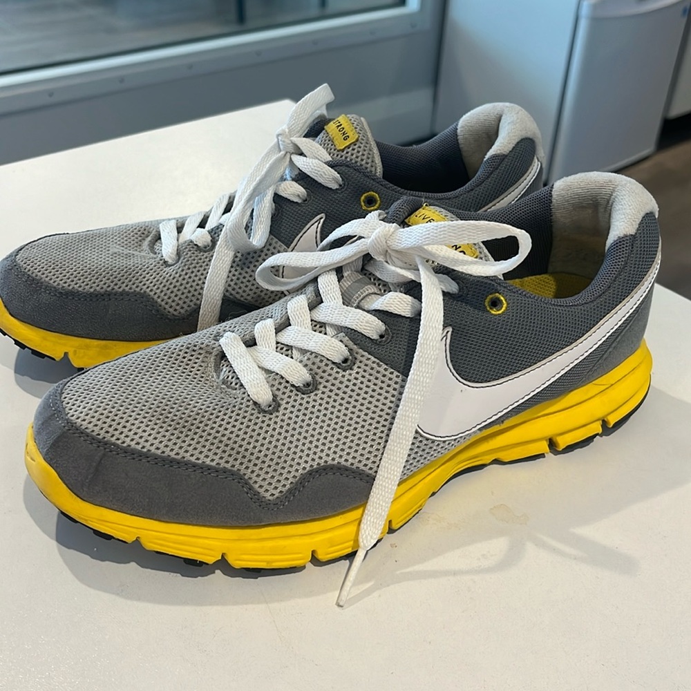 Nike lunaron runners - live strong edition